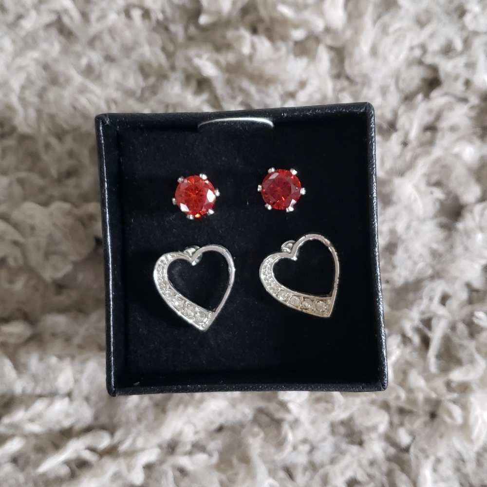 Heart stud set